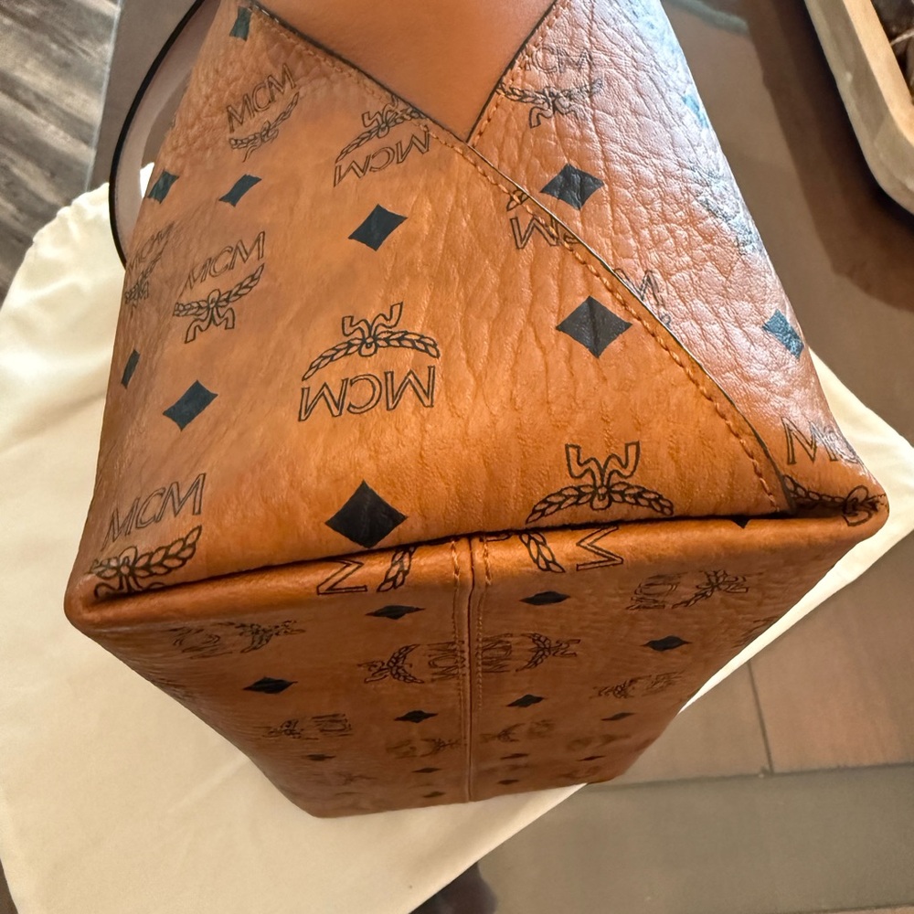 MCM - Picture 9 of 9